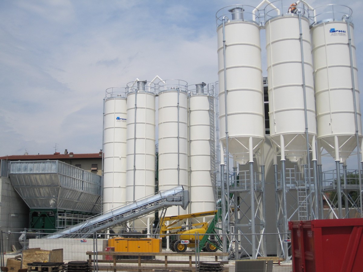 Monolithic Vertical Silos